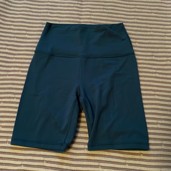 Athleta 7” Biker Shorts! - Picture 1 of 3